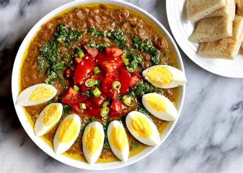  Ful Medames: A Creamy Dream of Hearty Legumes and Aromatic Spices From the Streets of Alexandria!